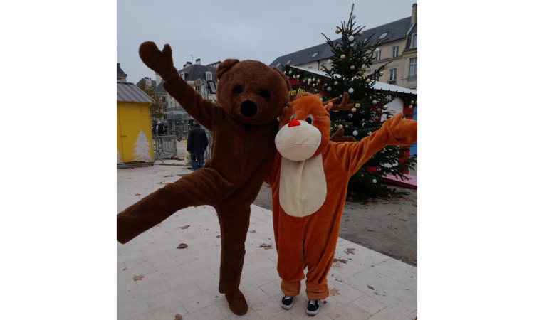 Mascotte sur le marché de noël